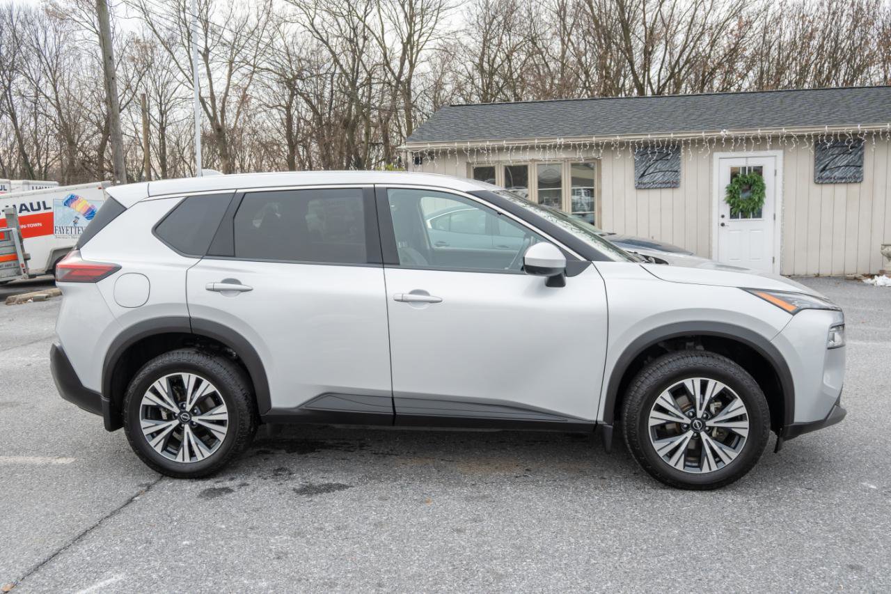 Used 2023 Nissan Rogue SV image 12