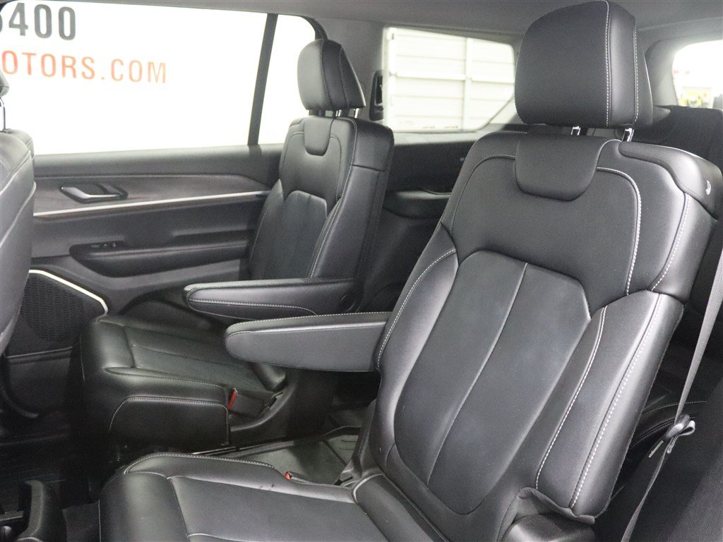 Used 2022 Jeep Grand Cherokee L Limited AWD/4WD image 16
