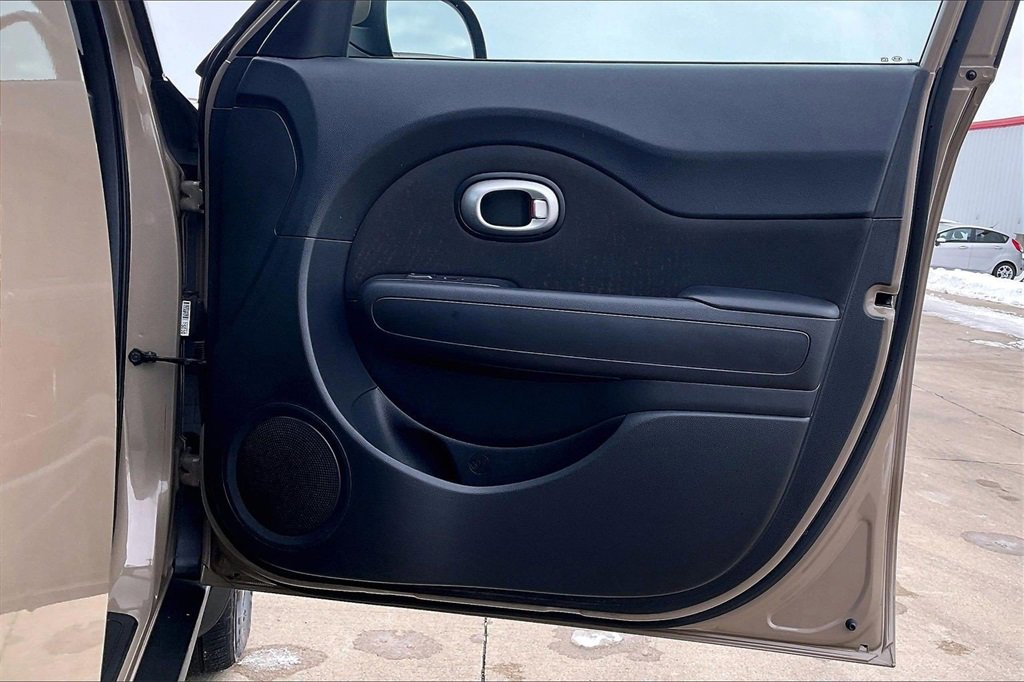 Used 2015 Kia Soul image 23