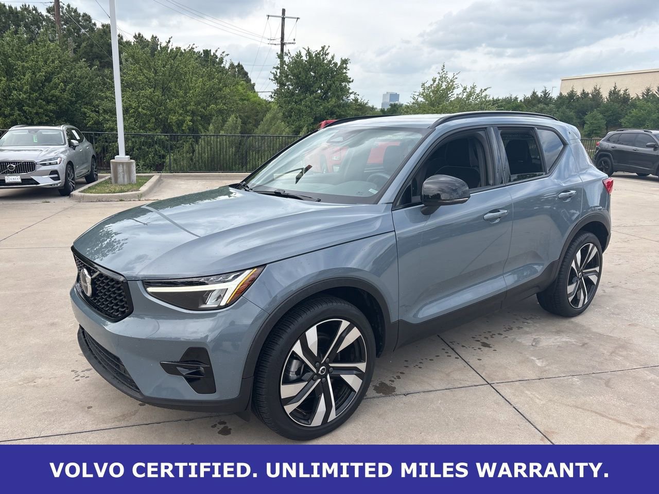 Certified 2023 Volvo XC40 B5 Plus w/ Climate Package image 1