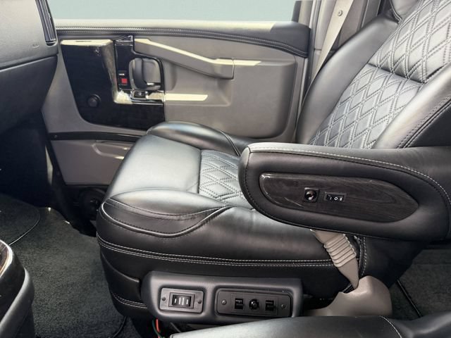 Used 2021 Chevrolet Express 2500 RWD image 21