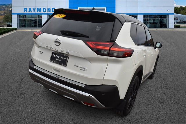 Used 2021 Nissan Rogue Platinum image 3