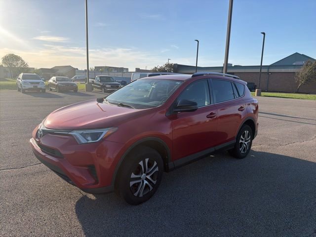 Used 2016 Toyota RAV4 LE FWD image 2
