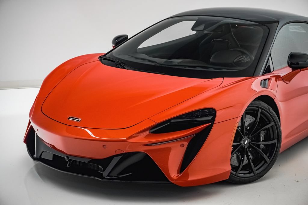 Used 2023 McLaren Artura RWD image 4