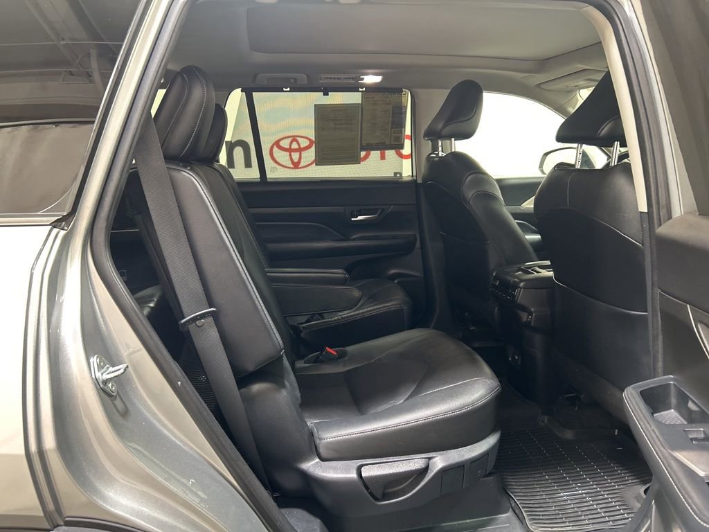 Used 2024 Toyota Grand Highlander AWD image 14
