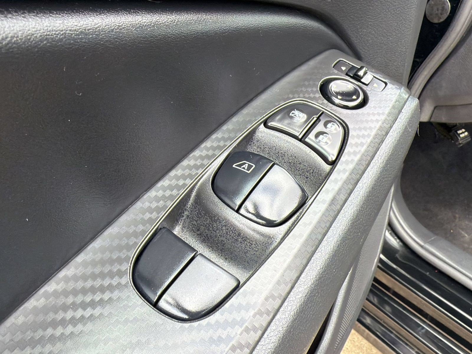Used 2024 Nissan Altima 2.5 SV FWD image 27