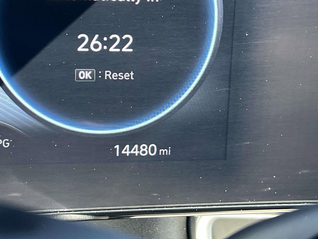 Certified 2023 Hyundai Elantra Limited FWD image 28