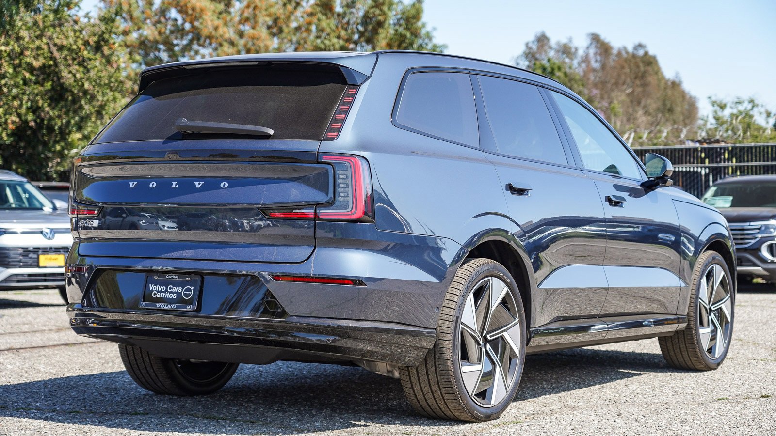 New 2025 Volvo EX90 Ultra image 7