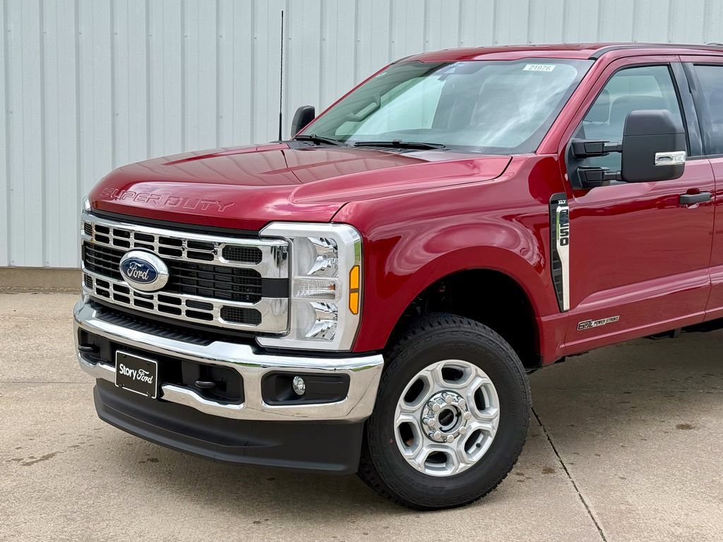 New 2026 Ford F250 XLT w/ FX4 Off-Road Package AWD/4WD image 2
