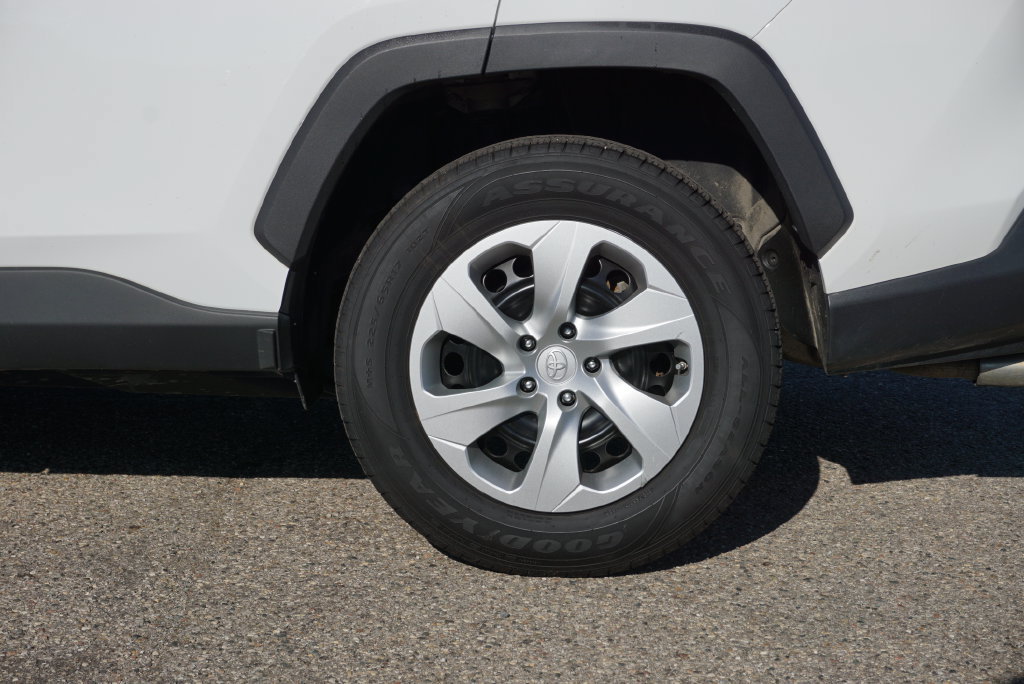 Used 2022 Toyota RAV4 LE AWD/4WD image 9
