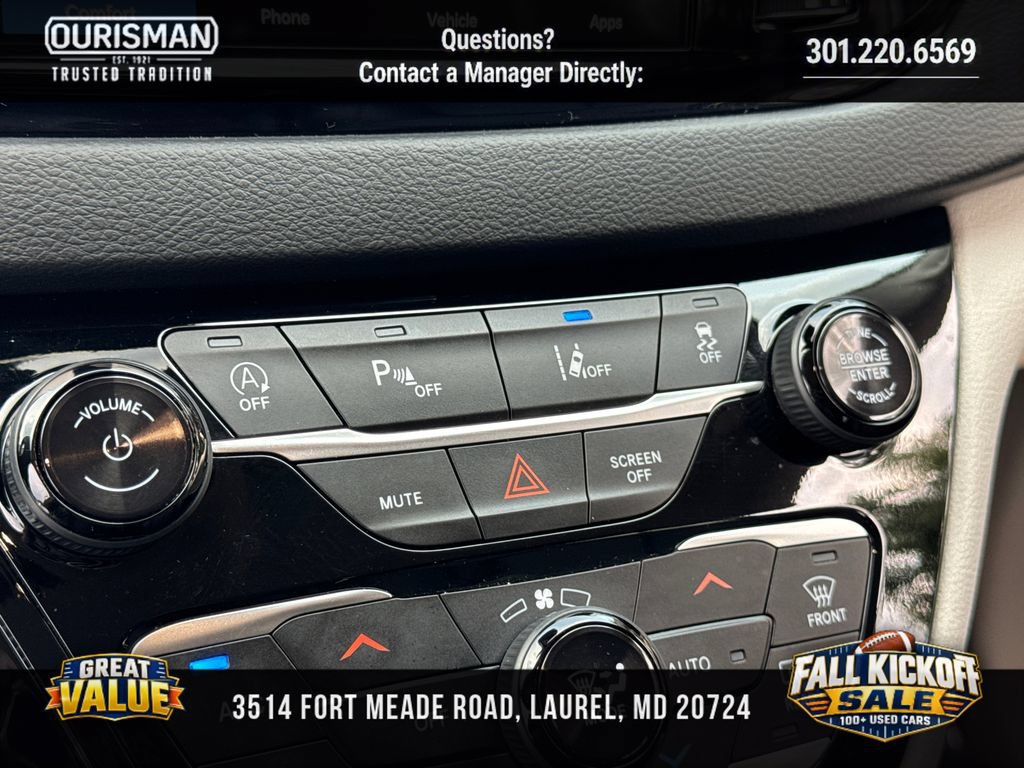 Used 2024 Chrysler Pacifica Touring-L FWD image 27