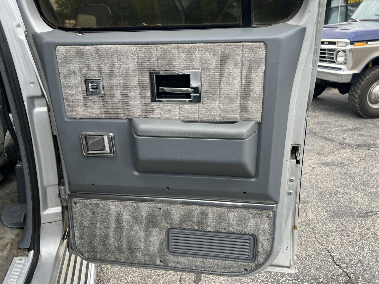 Used 1989 GMC Suburban 4WD image 18
