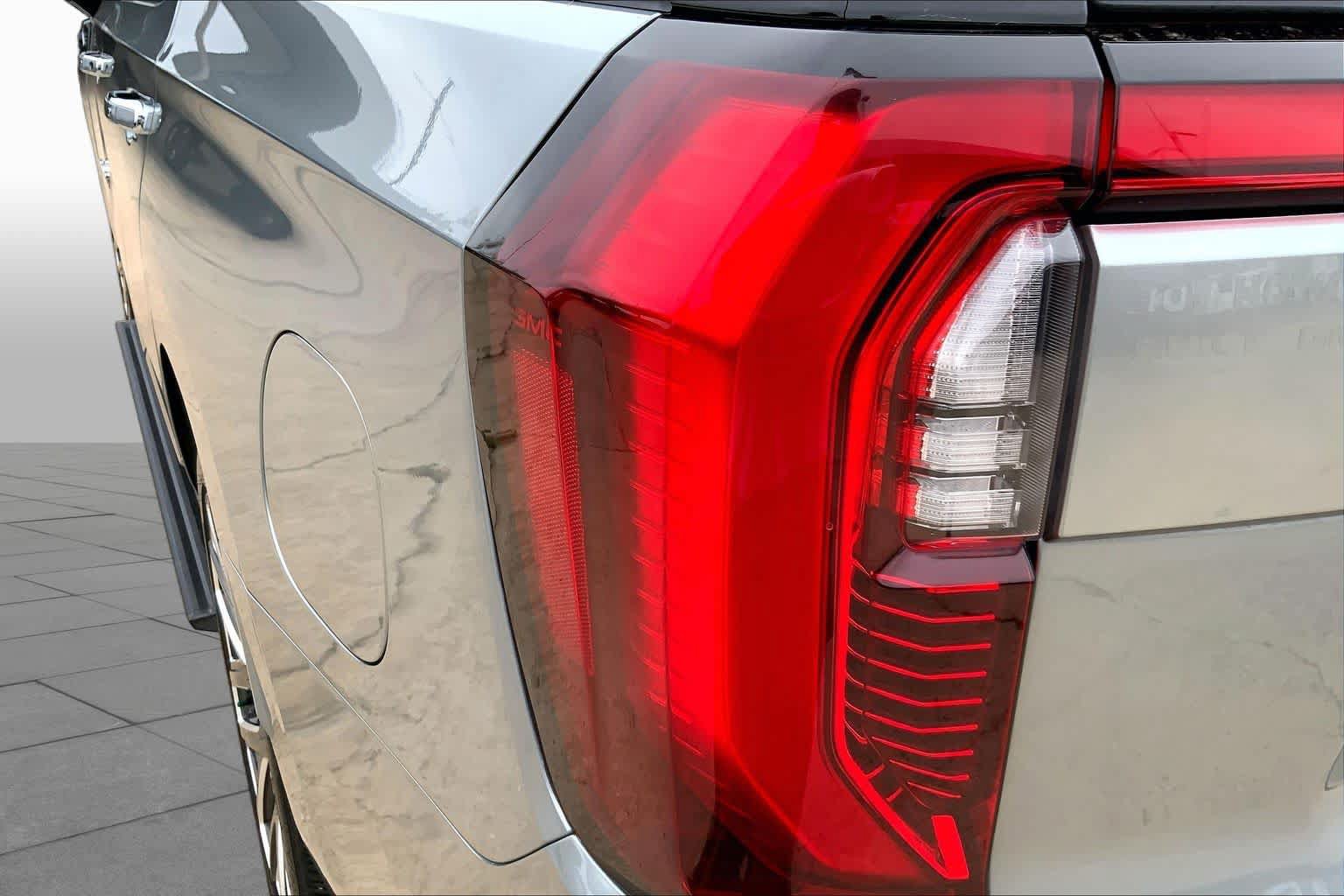 Certified 2025 GMC Yukon Denali Ultimate AWD/4WD image 28