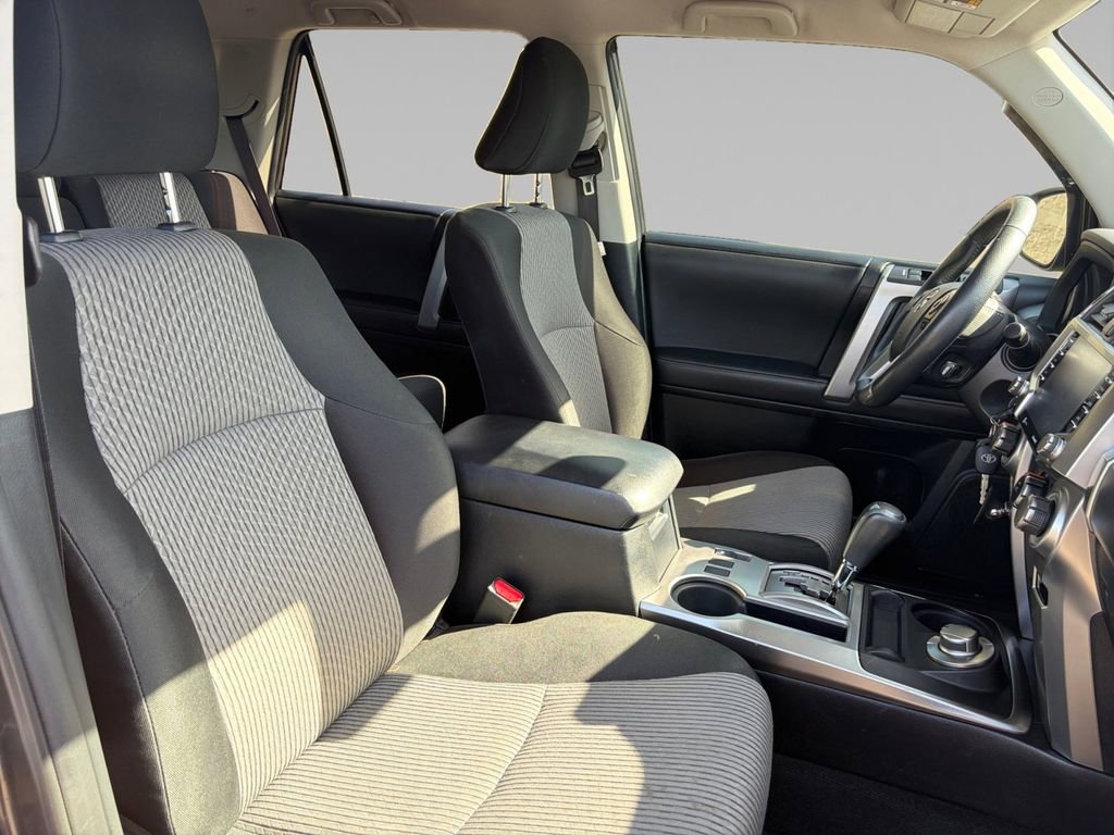 Used 2020 Toyota 4Runner SR5 AWD/4WD image 17
