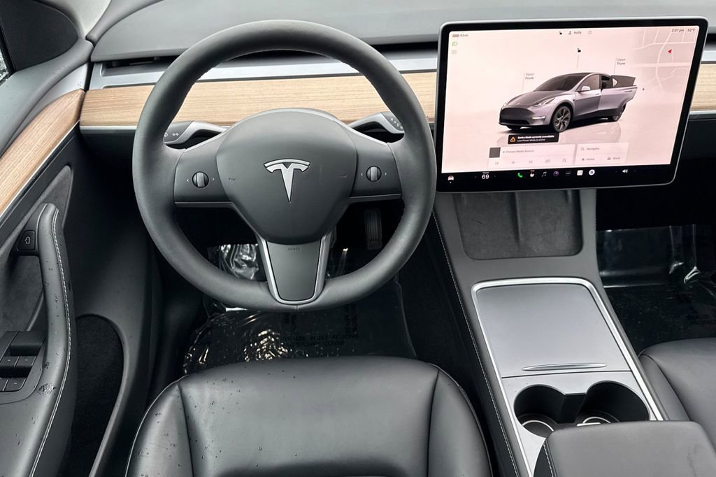 Used 2025 Tesla Model Y Long Range image 13