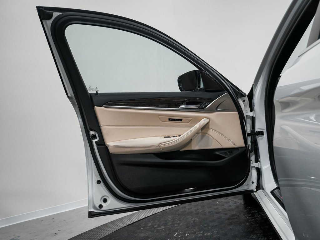 Used 2018 BMW 530i xDrive image 10