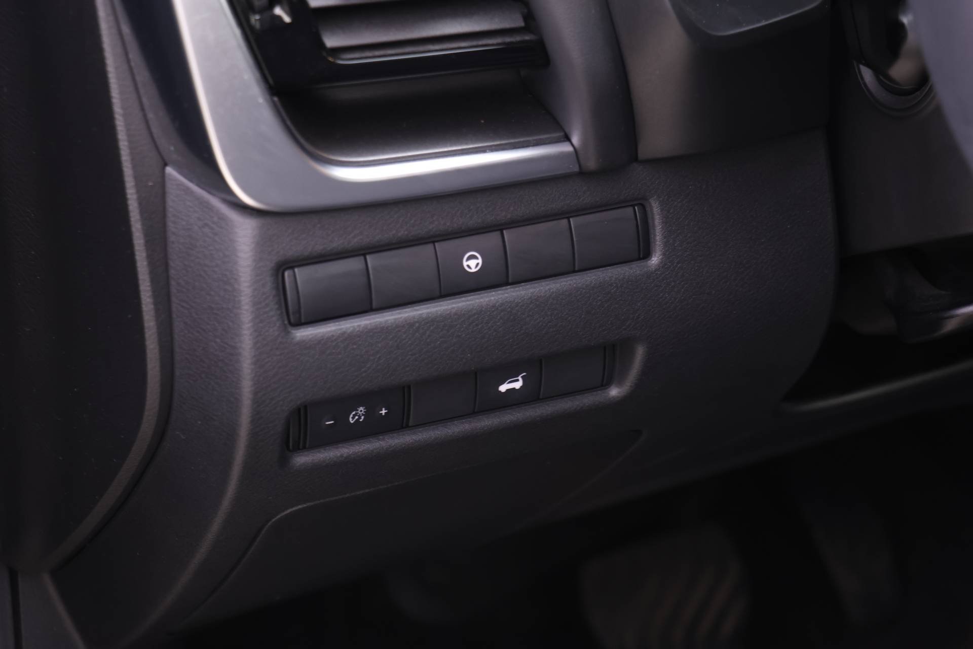 Used 2022 Nissan Rogue SV w/ SV Premium Package image 14