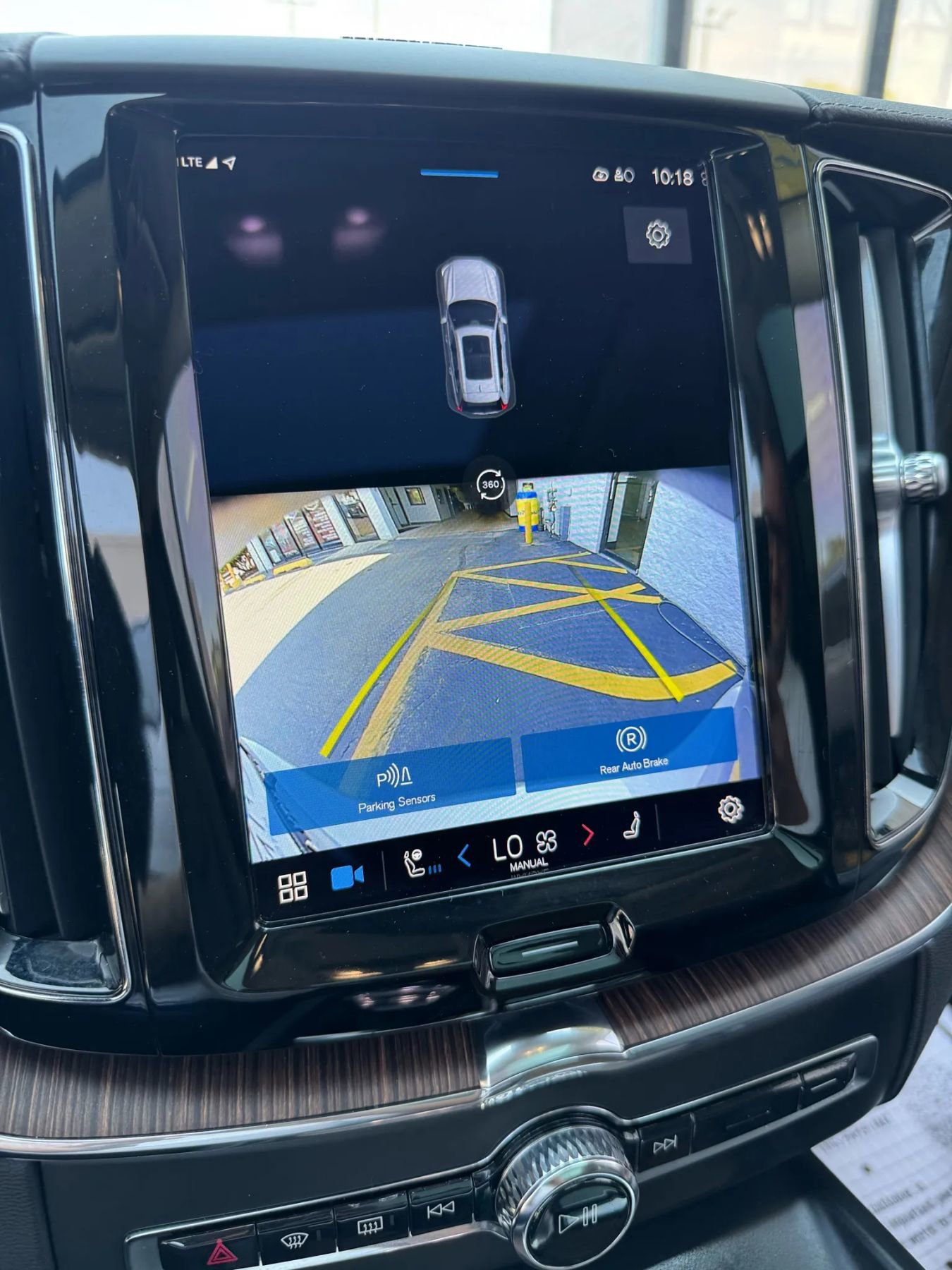 Used 2023 Volvo XC60 B5 Ultimate w/ Climate Package image 23