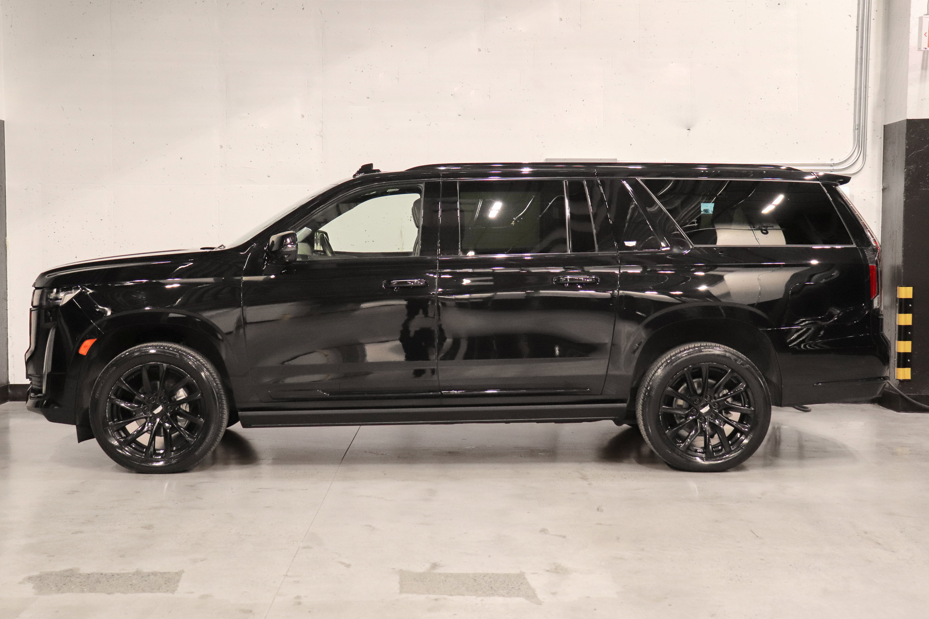 Used 2023 Cadillac Escalade ESV Sport Platinum w/ LPO, ONYX Package image 2