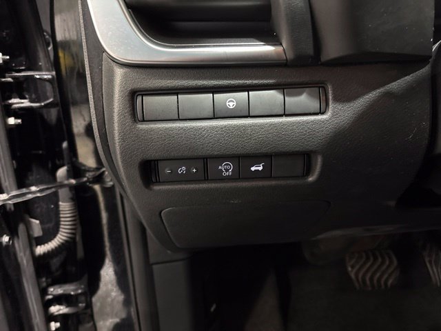 Used 2024 Nissan Rogue SV AWD/4WD image 19