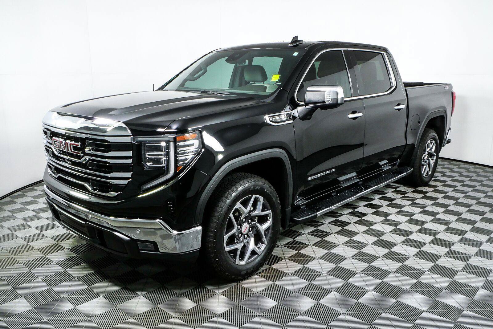 Used 2024 GMC Sierra 1500 SLT w/ SLT Premium Plus Package AWD/4WD image 26