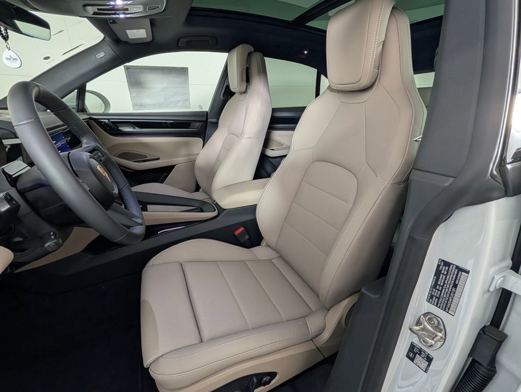 New 2026 Porsche Macan 4 Electric image 5