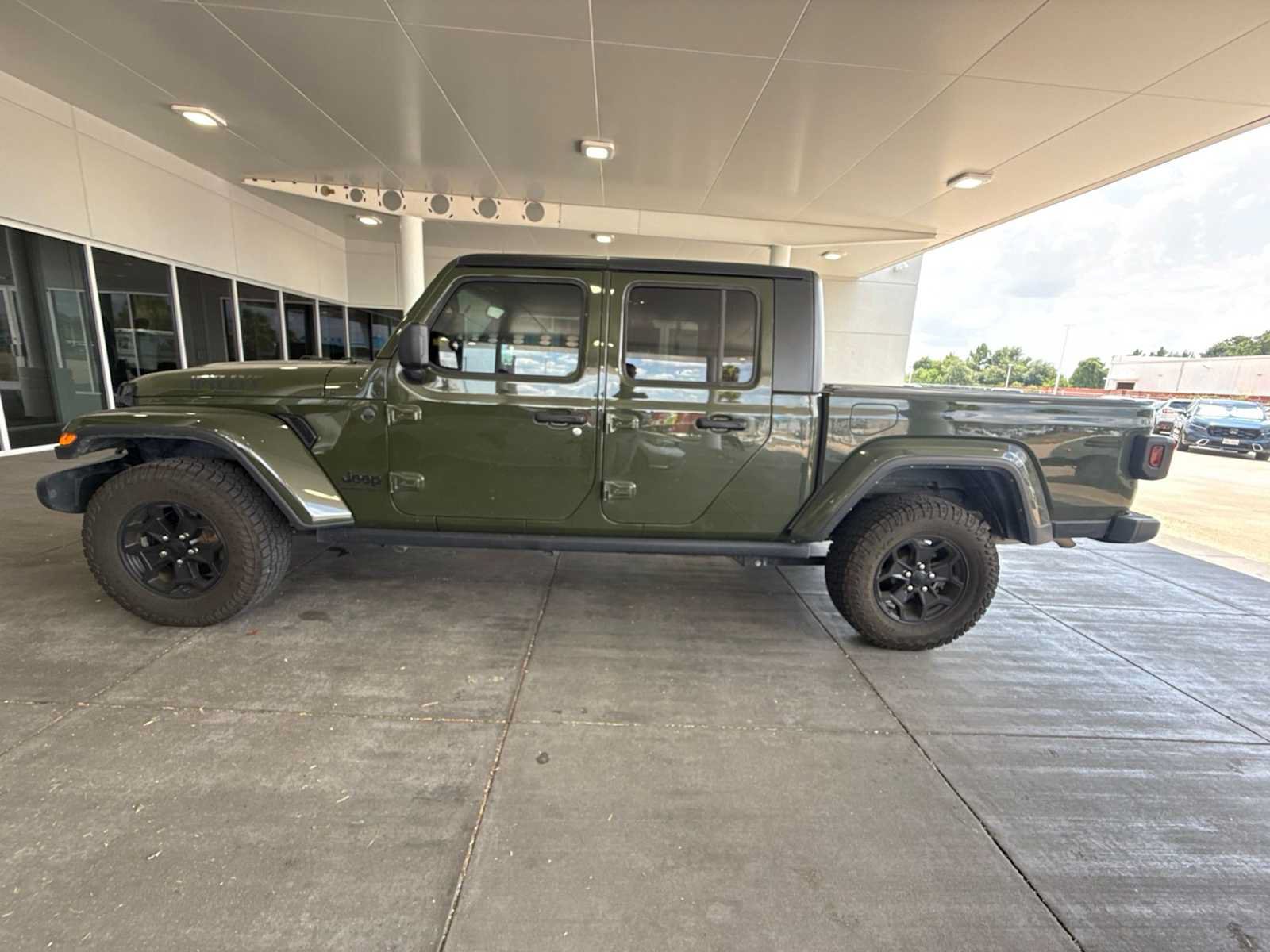 Used 2023 Jeep Gladiator Sport AWD/4WD video 1