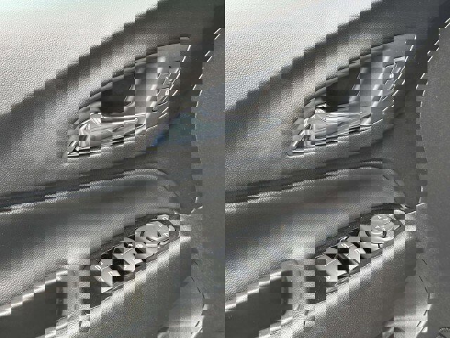 Used 2023 Chevrolet Equinox Premier image 18