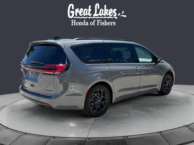 Used 2025 Chrysler Pacifica Limited FWD image 5