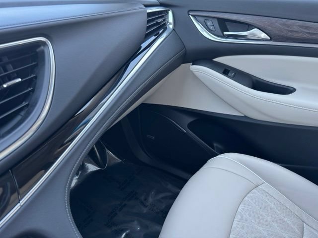 Used 2022 Buick Enclave Avenir w/ Avenir Technology Package AWD/4WD image 29