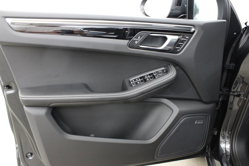 New 2026 Porsche Macan image 24