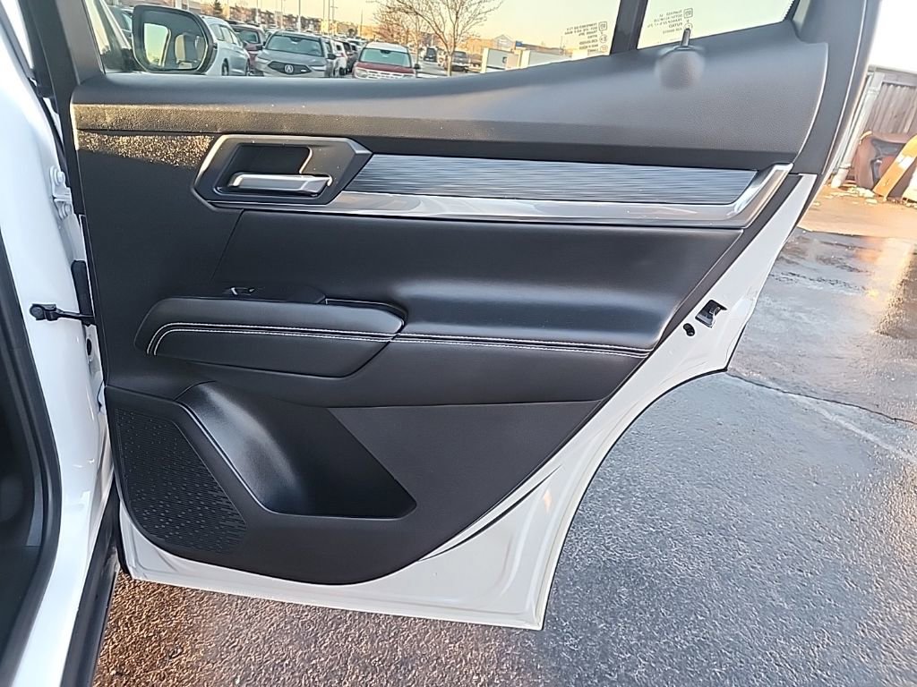 Used 2025 GMC Terrain Elevation image 29