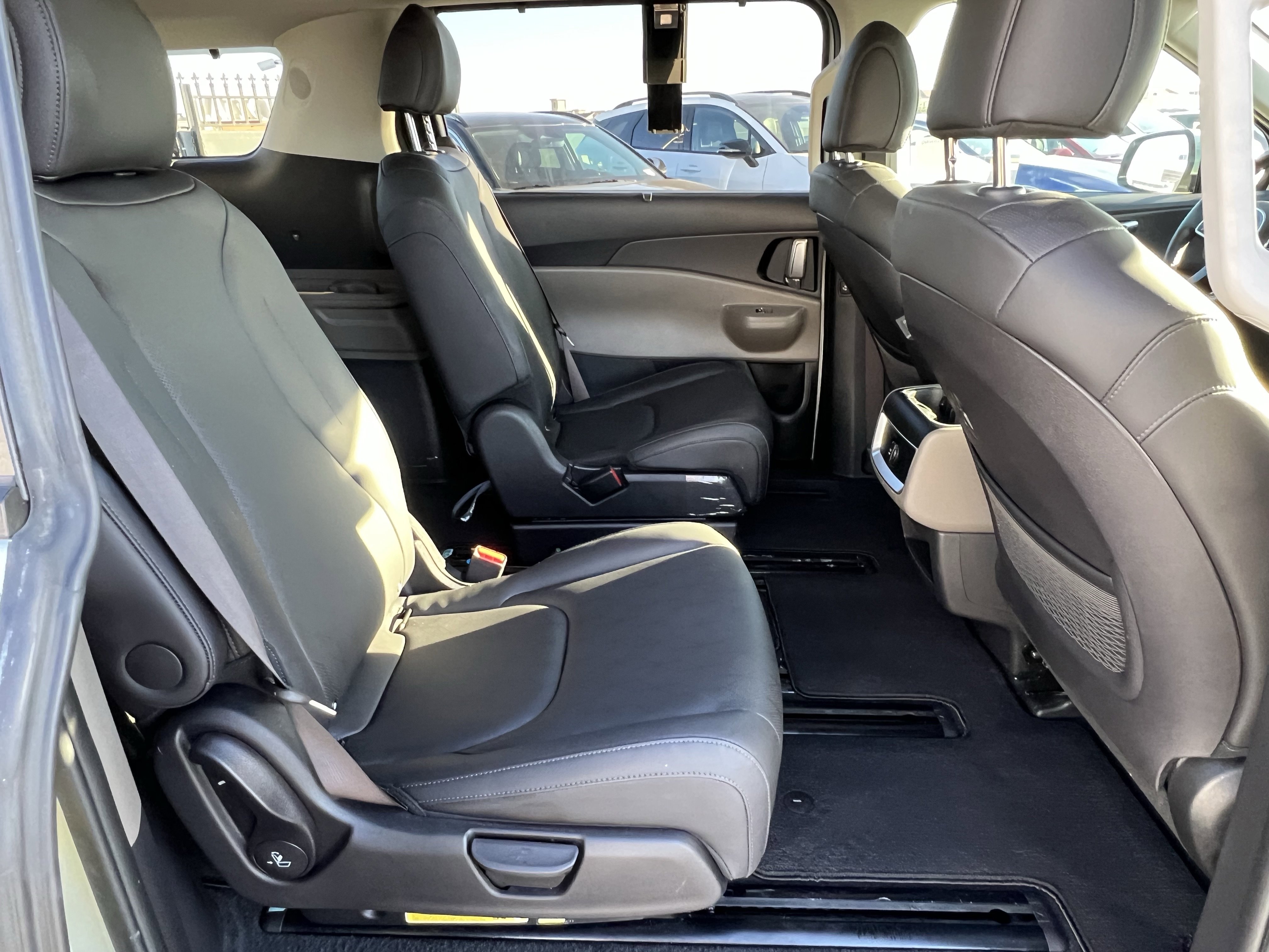 Certified 2025 Kia Carnival EX image 16