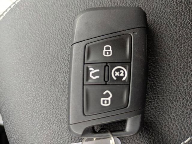 New 2026 Volkswagen Taos SE FWD image 30