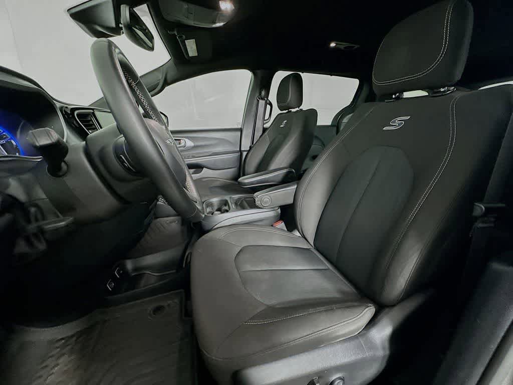 Used 2021 Chrysler Pacifica Touring w/ S Appearance Package FWD image 12
