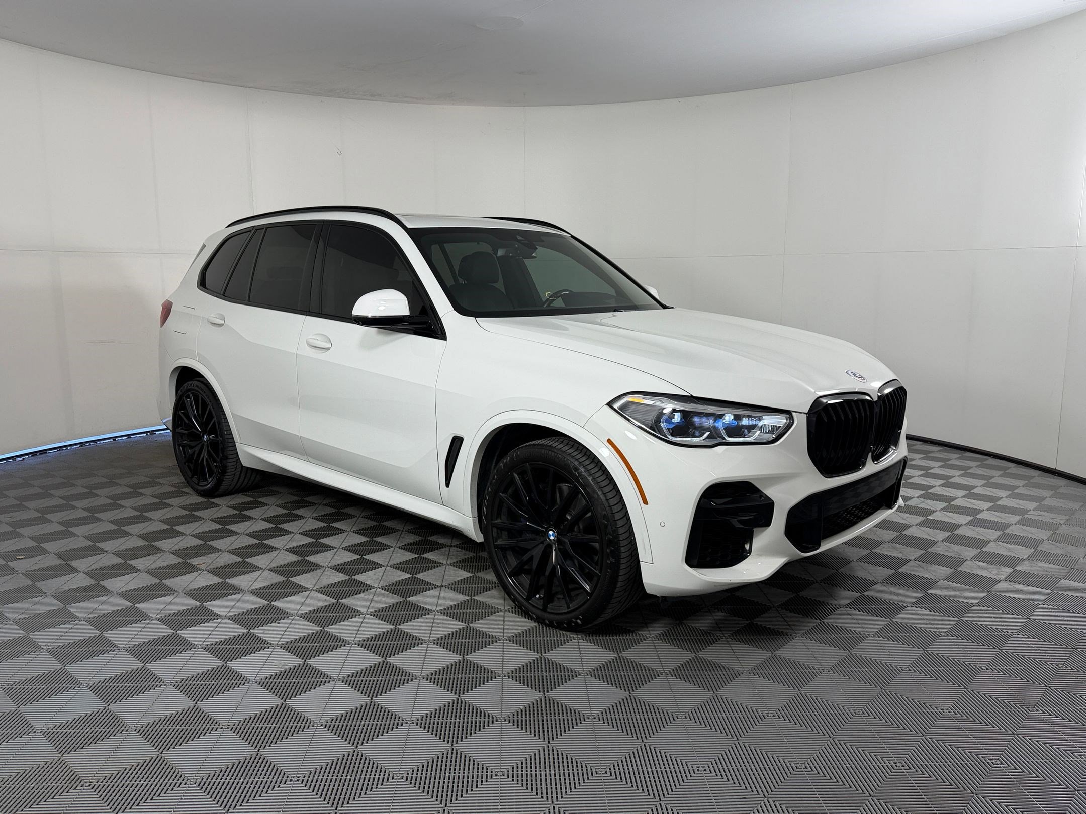 Used 2022 BMW X5 sDrive40i w/ M Sport Package RWD image 7