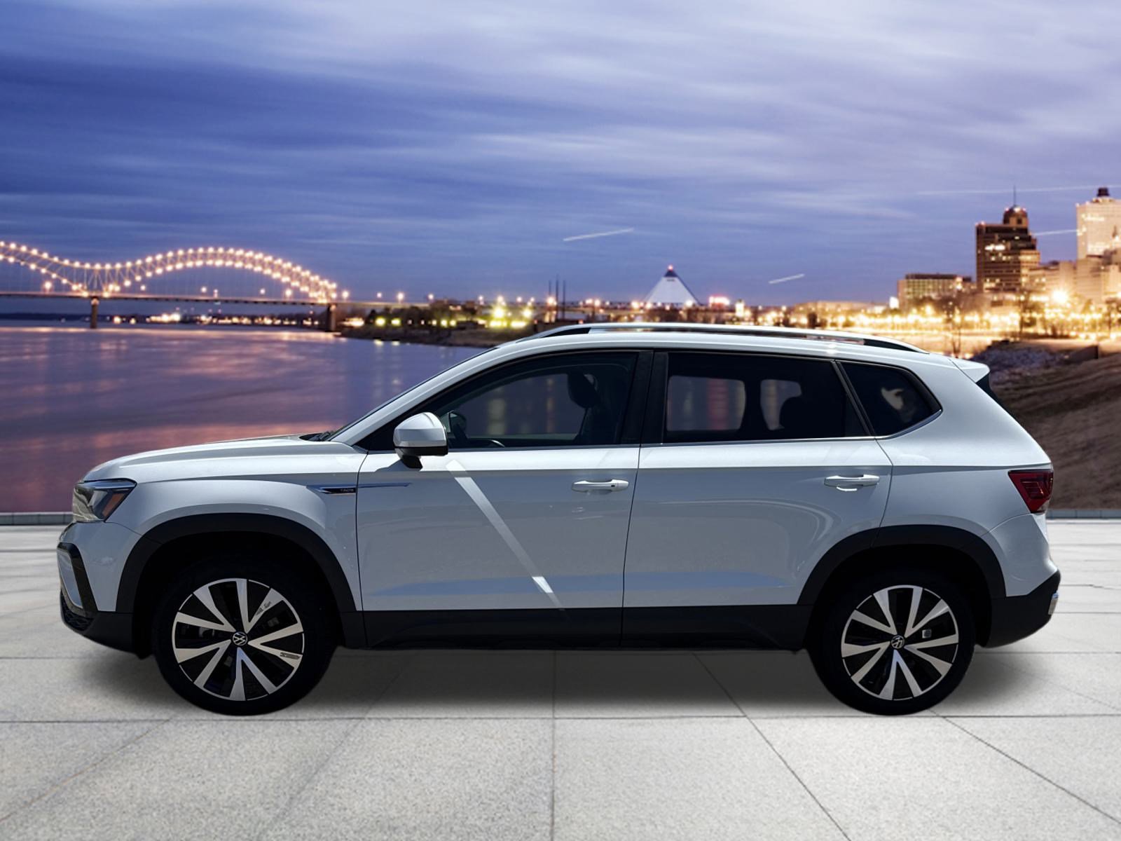 Used 2024 Volkswagen Taos SE image 2