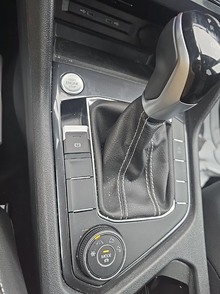 Used 2024 Volkswagen Tiguan SE image 19