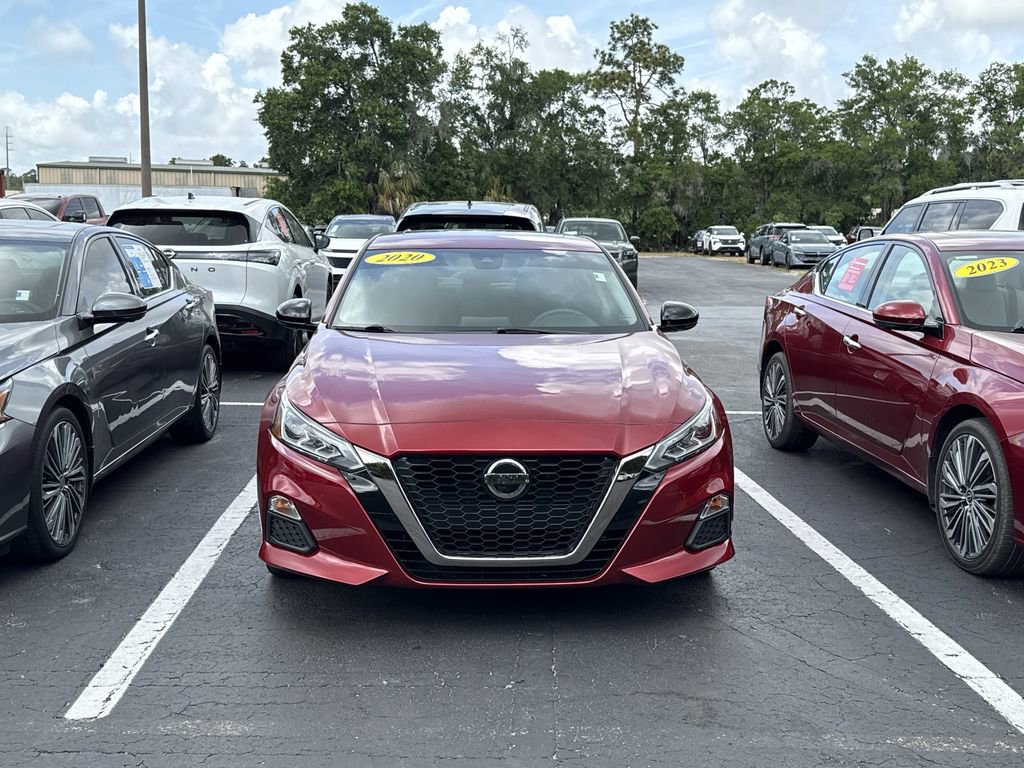 Used 2020 Nissan Altima 2.5 SR w/ Premium Package FWD image 3