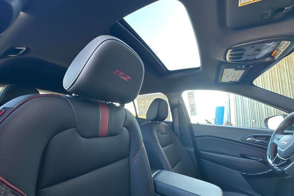 New 2026 Chevrolet Trax RS w/ Sunroof Package image 18