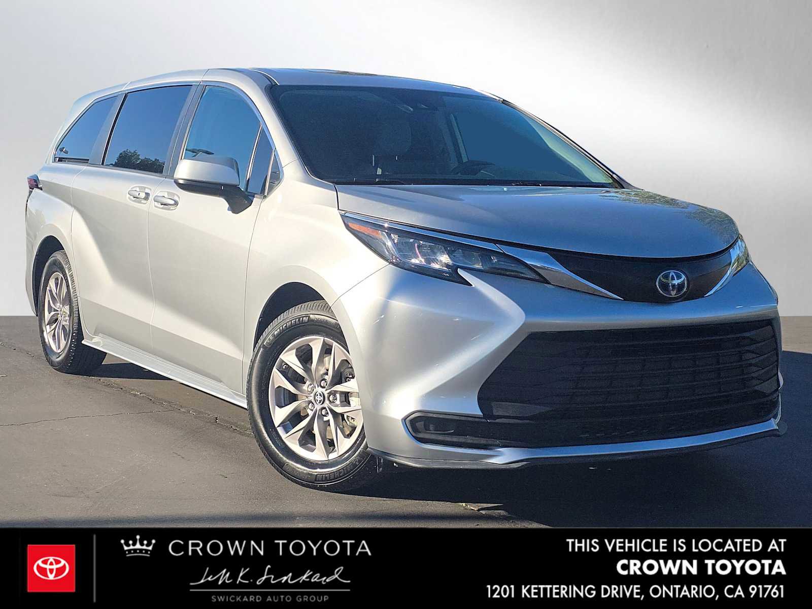 Used 2022 Toyota Sienna LE image 1