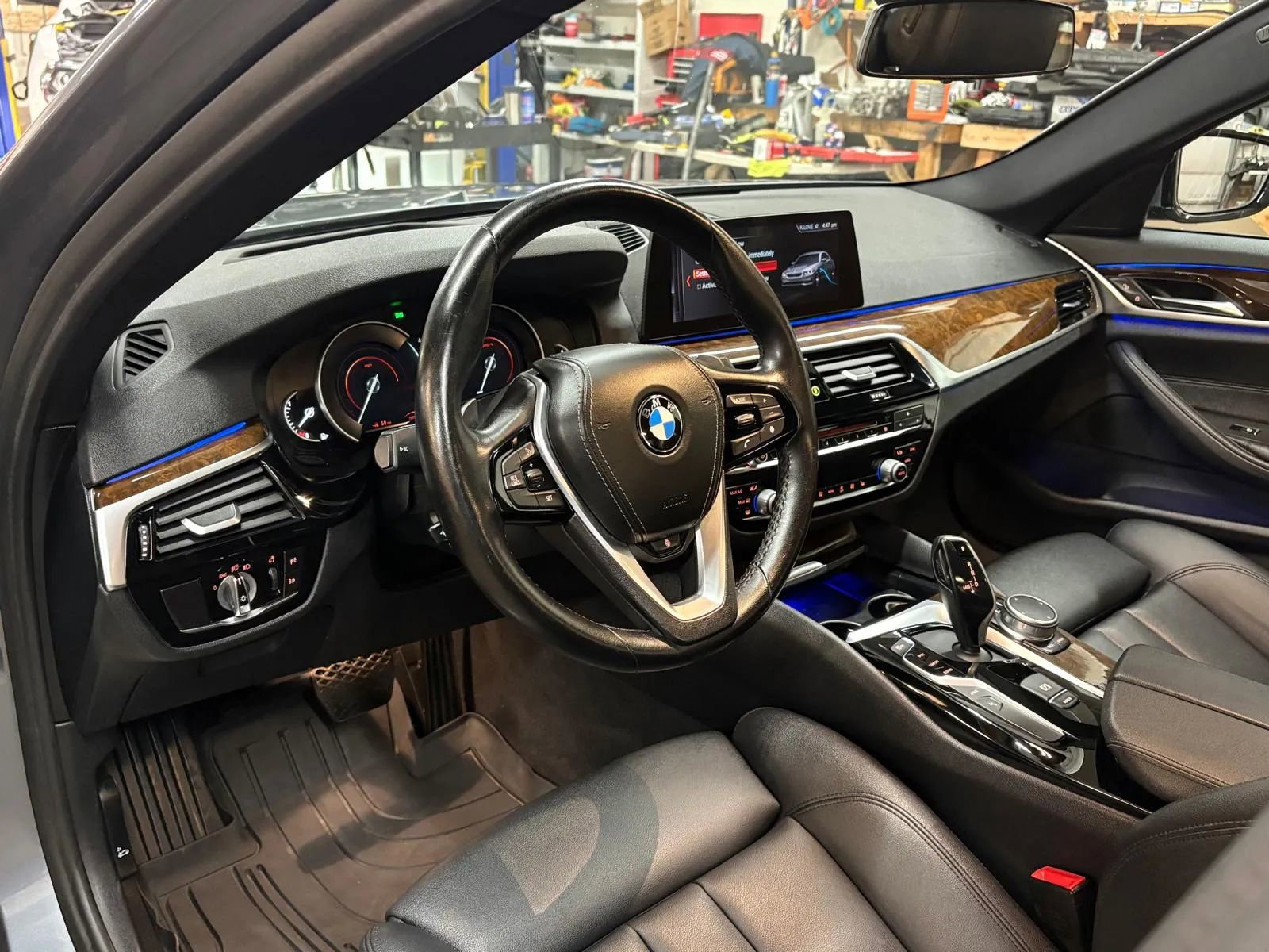 Used 2019 BMW 530e xDrive w/ Convenience Package image 18