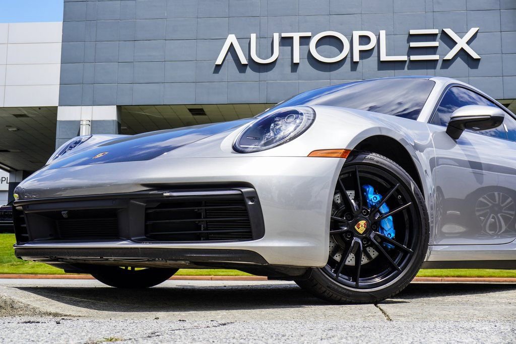 Used 2024 Porsche 911 Carrera RWD image 2