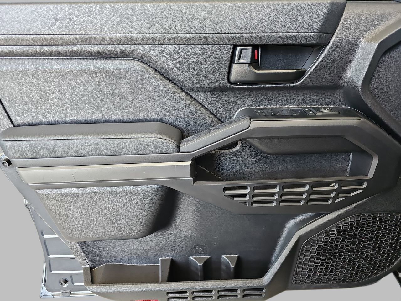 Used 2025 Toyota Tacoma SR5 image 30