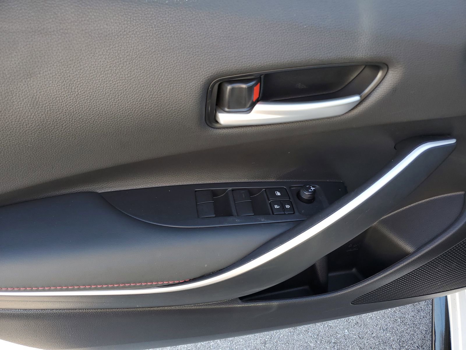 Certified 2025 Toyota Corolla SE image 19