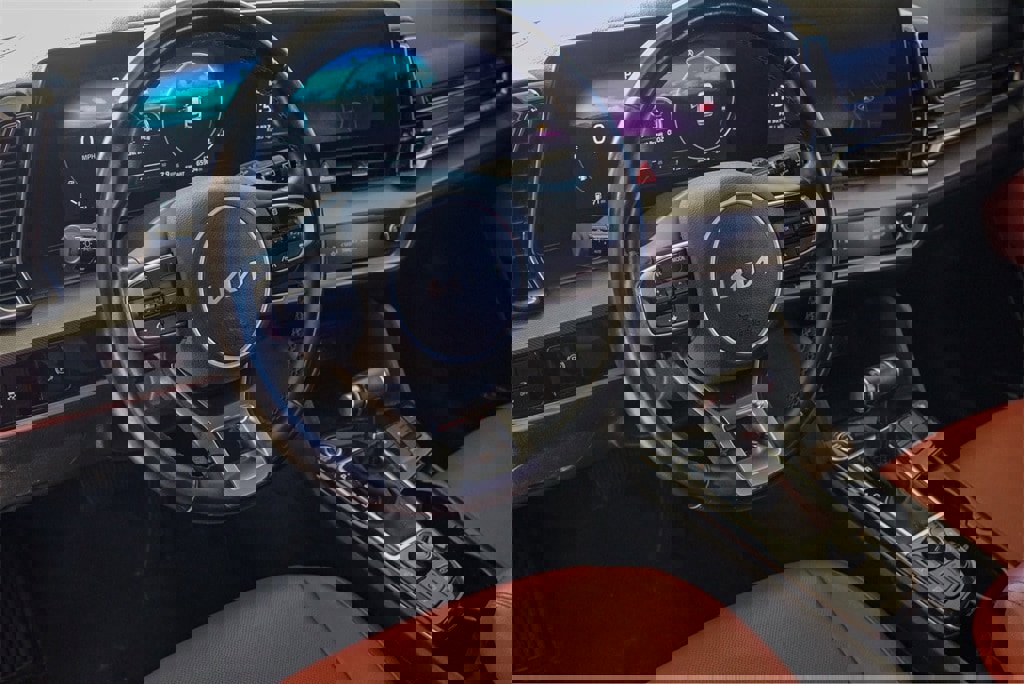 Used 2023 Kia Sportage SX image 9