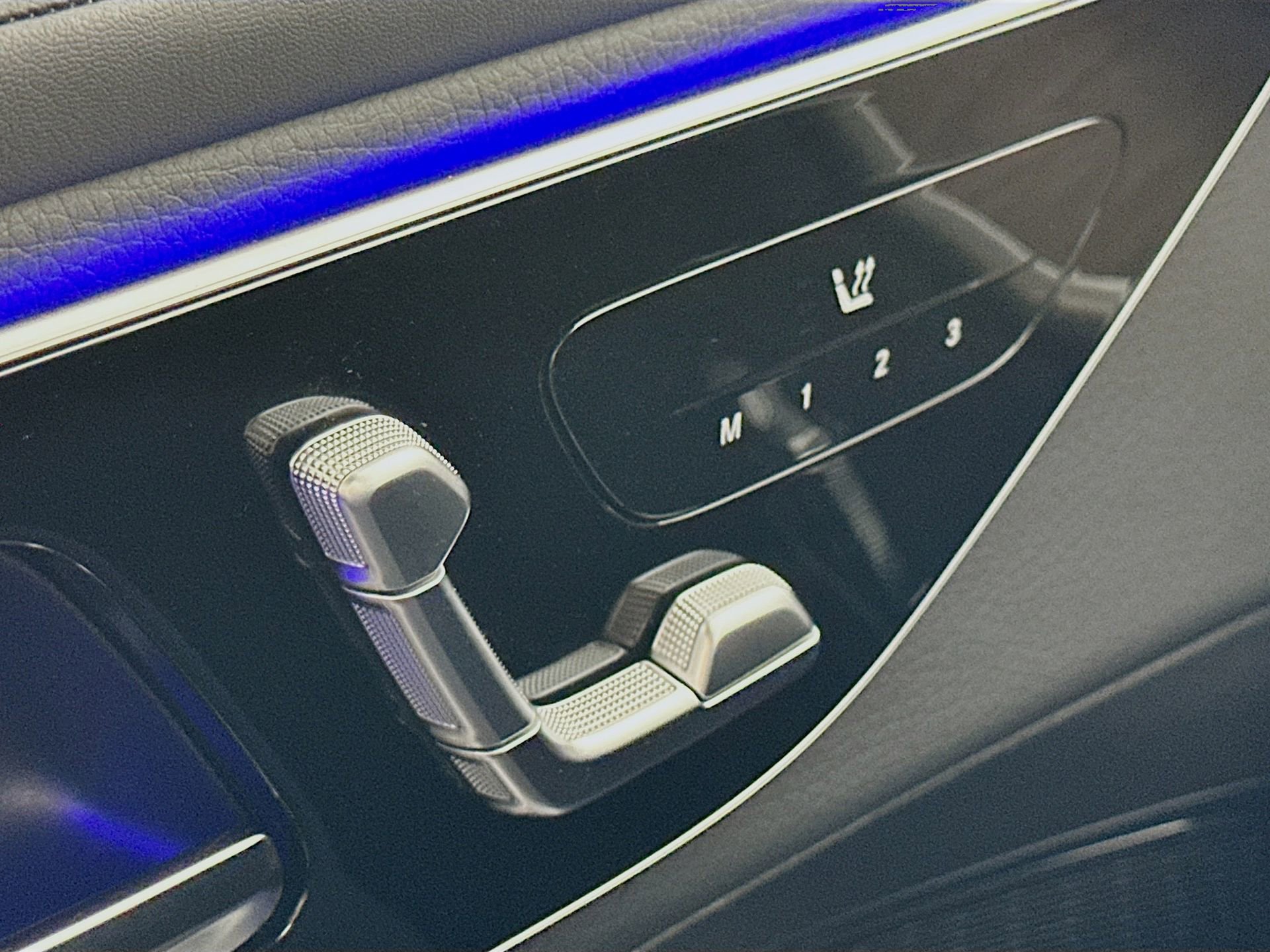 Certified 2025 Mercedes-Benz GLC 300 4MATIC image 21