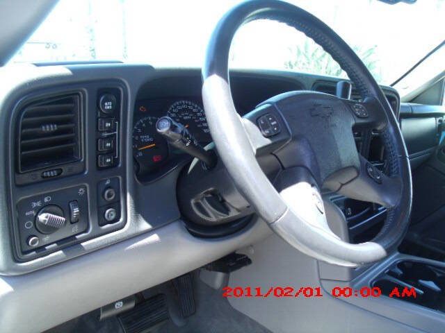 Used 2005 Chevrolet Avalanche Z71 w/ Sun And Sound Package image 10