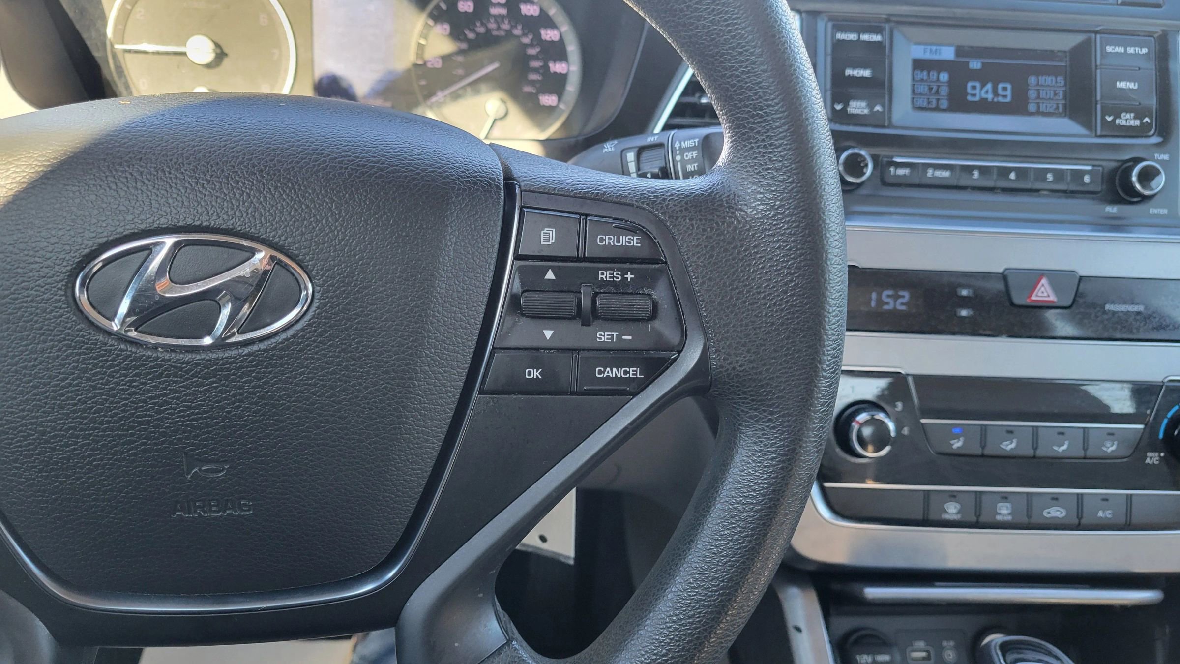 Used 2015 Hyundai Sonata SE w/ Cargo Package image 25