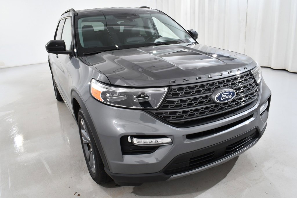 Used 2023 Ford Explorer XLT w/ Equipment Group 202A image 4